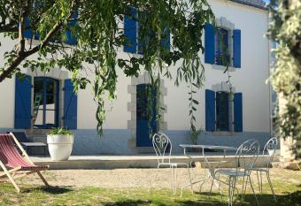 Le clos de Lisa allows 18 year olds to book a room