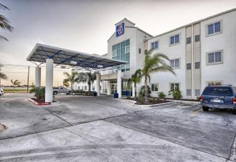 Motel 6 Mission Tx allows 18 year olds to book a room