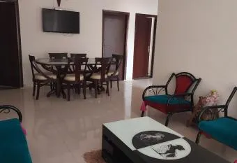 OYO Flagship 68712 Hotel Royal King allows 18 year olds to book a room