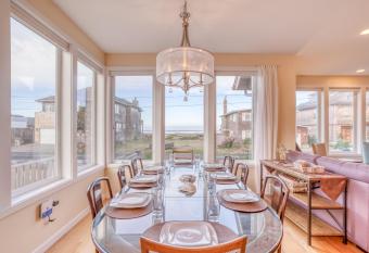 Vista House has Balcony rooms