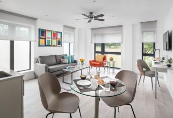 Q Square by Supercity Aparthotels has Balcony rooms