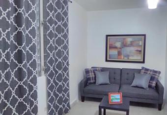 Hermoso apartamento frente aeropuerto de Isla Verde. allows 18 year olds to book a room