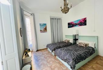 Malak-Rooms has Balcony rooms