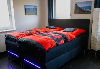 Zimmer in der N  he von Karlsruhe, Ettlingen, Baden-Baden allows 18 year olds to book a room