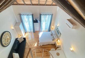 Faro Downtown Ria Formosa Studios allows 18 year olds to book a room