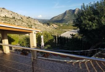 Alojamiento entero para disfrutar en Familia has Balcony rooms