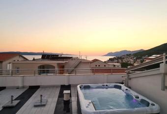 Apartmani   anti   has Balcony rooms