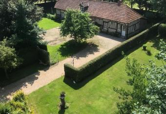 G  tes Manoir du Buquet has Balcony rooms