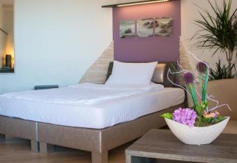 Landhotel Zum Hasen Hein has Balcony rooms