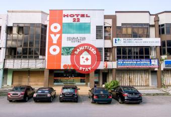 OYO 89842 Hotel 22, Northport allows 18 year olds to book a room