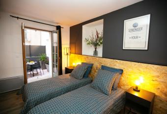 Appartement Savonni  res Toulon allows 18 year olds to book a room