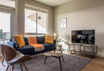 FRONTDESK Old Town Apts Scottsdale has Balcony rooms