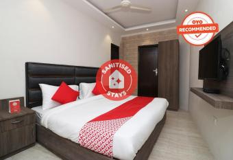 Flagship Hotel Madhurapuri allows 18 year olds to book a room
