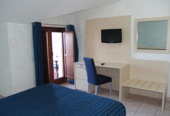 B&B Il Girasole has Balcony rooms