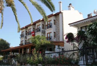 Konak Tuncel Efe allows 18 year olds to book a room