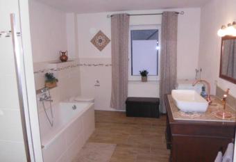 Sinnes Wandel Hof Serka allows 18 year olds to book a room