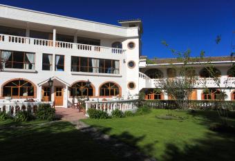 La Posada del Quinde allows 18 year olds to book a room