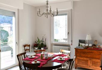 B&B Porta Romana-Language And Art allows 18 year olds to book a room