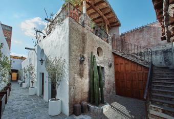 Mes  n Hidalgo allows 18 year olds to book a room