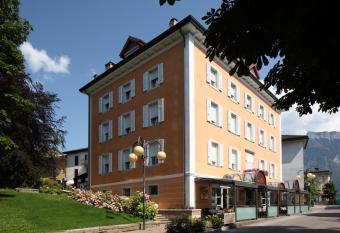 Hotel Villa Regina allows 18 year olds to book a room