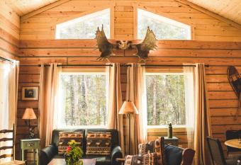 Denali Wild Stay - Moose Cabin, Free Wifi, 2 private bedrooms, sleep 6 has Balcony rooms