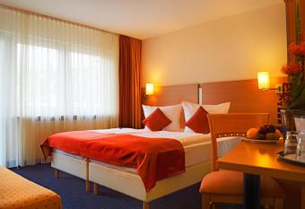 Hotel Plaza allows 18 year olds to book a room