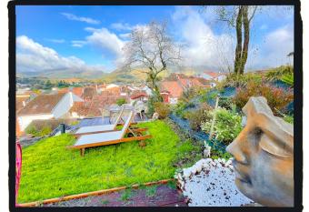 Chambres d H  tes Maison E.Bernat allows 18 year olds to book a room