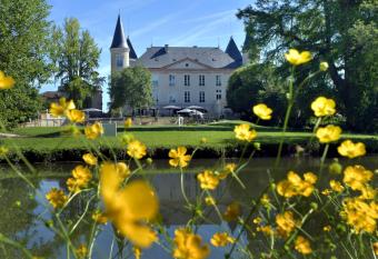 Logis Hotels - Ch  teau Saint Marcel allows 18 year olds to book a room