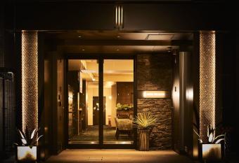 HOTEL THE ROCK allows 18 year olds to book a room