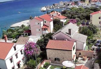 Casa Nerezine has Balcony rooms