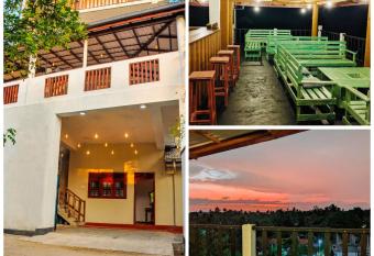 Villa Paradise has Balcony rooms