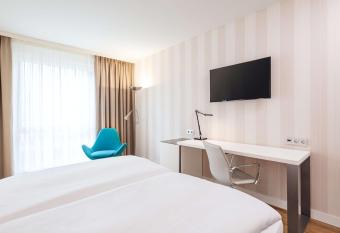 NH Berlin Alexanderplatz allows 18 year olds to book a room