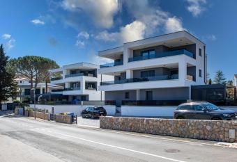 Apartments Elle Luxury Vanta  i  i has Balcony rooms