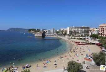 Bel appartement T3 Mourillon    5 min des Plages - vue mer allows 18 year olds to book a room
