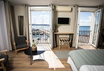 A La Voile Blanche has Balcony rooms