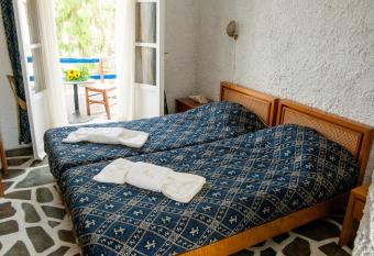 Manousos  Rooms has Balcony rooms