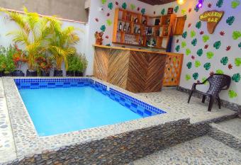 Hotel Manakin Tayrona allows 18 year olds to book a room