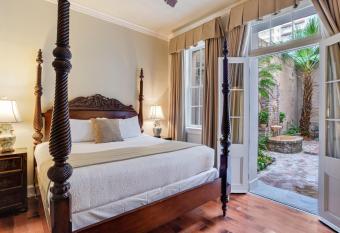 Voco St. James Hotel By IHG has Balcony rooms