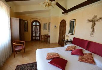 Villa Carla has Balcony rooms