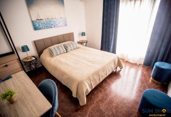 Explore Greece from Lovely City Centre Apartment has Balcony rooms