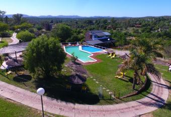 Complejo Las Hoyas has Balcony rooms