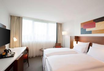 NH Frankfurt Niederrad allows 18 year olds to book a room