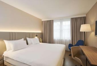 NH Frankfurt Airport allows 18 year olds to book a room