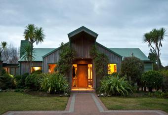 Whakaipo Lodge has Balcony rooms
