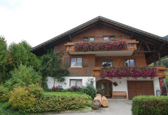Haus Schneider has Balcony rooms