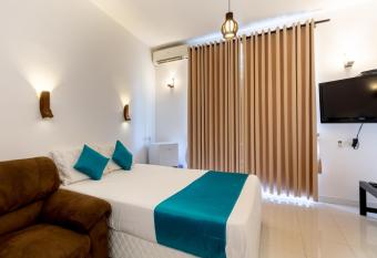 Royal Mount Hotel allows 18 year olds to book a room