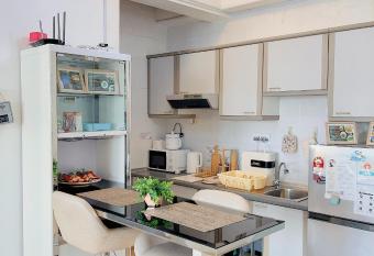 1 Bedroom Homestay Apartment at Melaka CBD Town Center, Balcony with city skyline view or Seaview, Opposite Malls, Free parking, TV BOX, 5 minutes to Jonker Street, has Balcony rooms