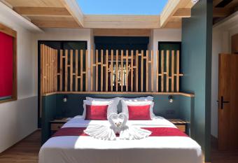 Artion Boutique by Enorme has rooms with a private hot tub