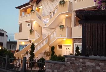 Apartments 2 Ivankovi   has Balcony rooms