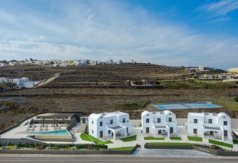 Pearl Inn Hotel by Pearl Hotel Collection has Balcony rooms